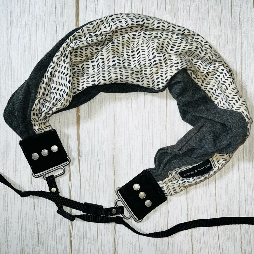 Scarf camera strap with zipper pocket